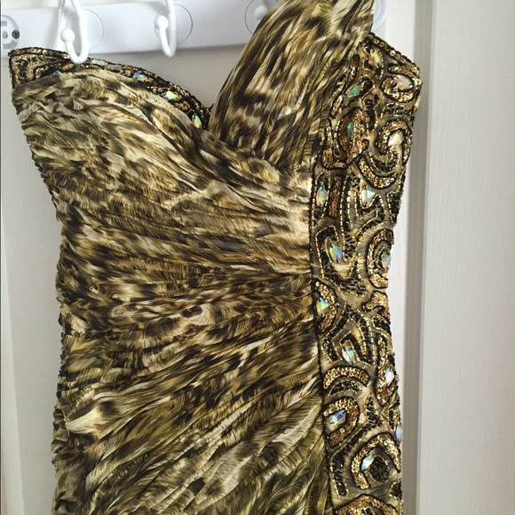 Tony Bowls gown. Color Green Leopard. Size 10. - Picture 4 of 11